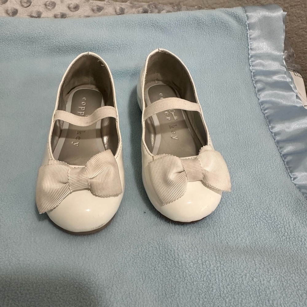 White flats, size 8. Copper key brand